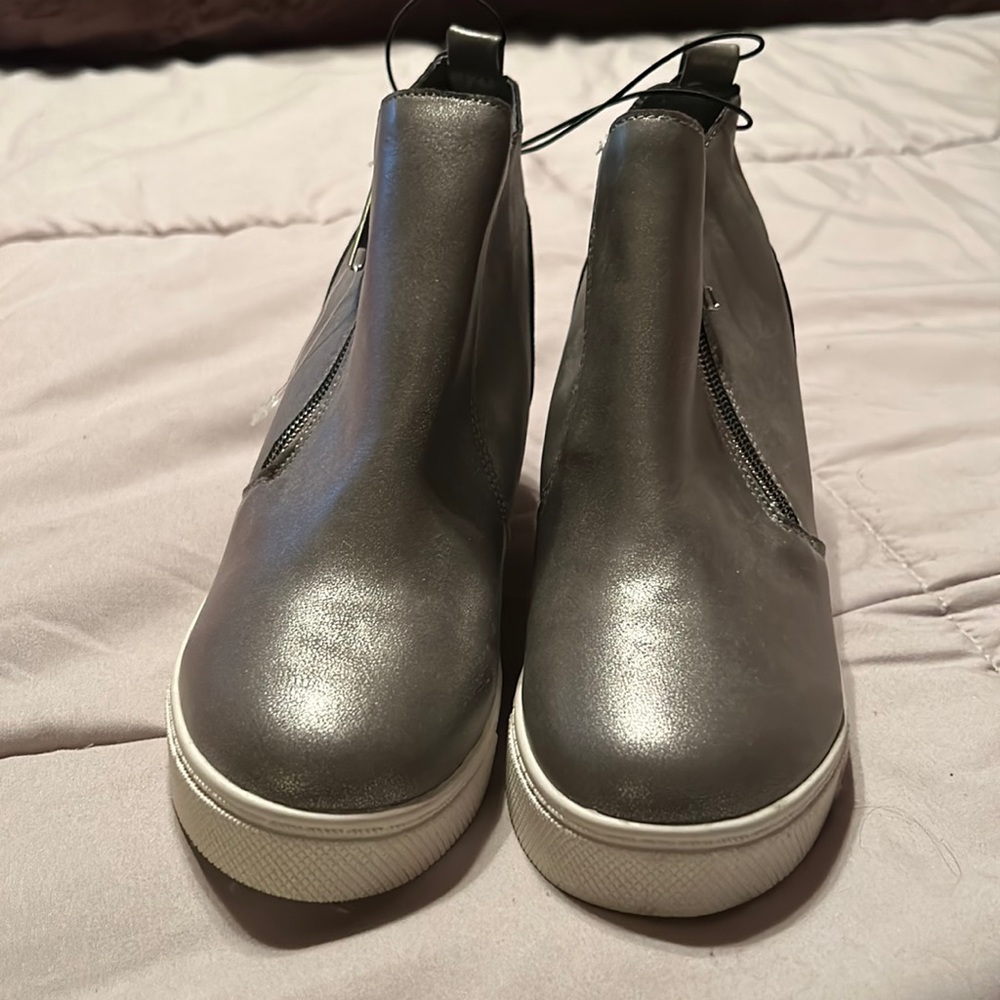 NWOT Steve Madden wedge sneakers with zipper sides